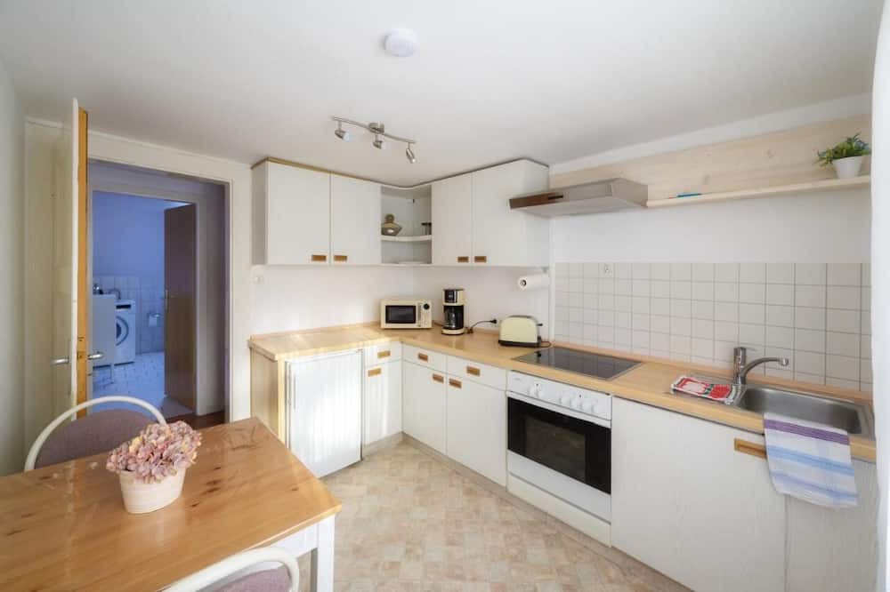 Lippstadt Apartment | Apartment 'Wohnung Am Kurpark' with Wi-Fi