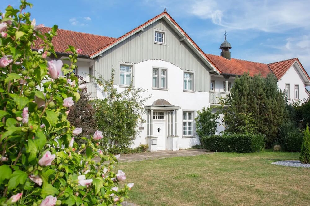 Lippstadt Apartment | Apartment 'Appartement Am Kurpark' with Wi-Fi
