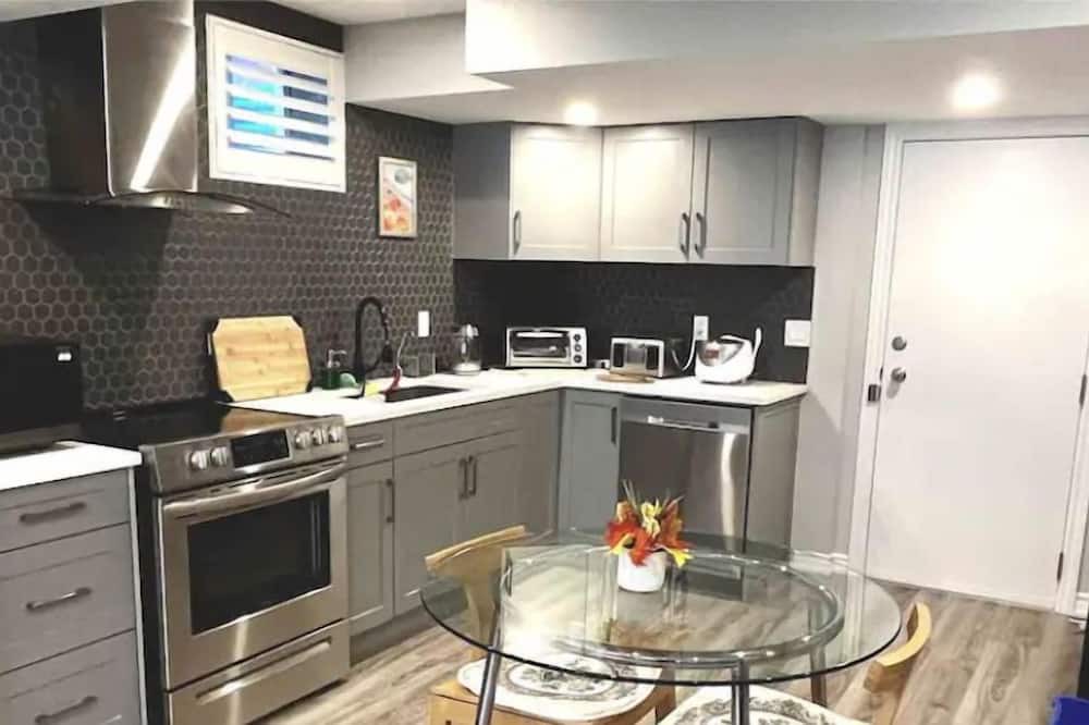 Halton Regional Municipality House | Cozy King Bed Entire Suite, middle of Niagara and Toronto, nature surrounded