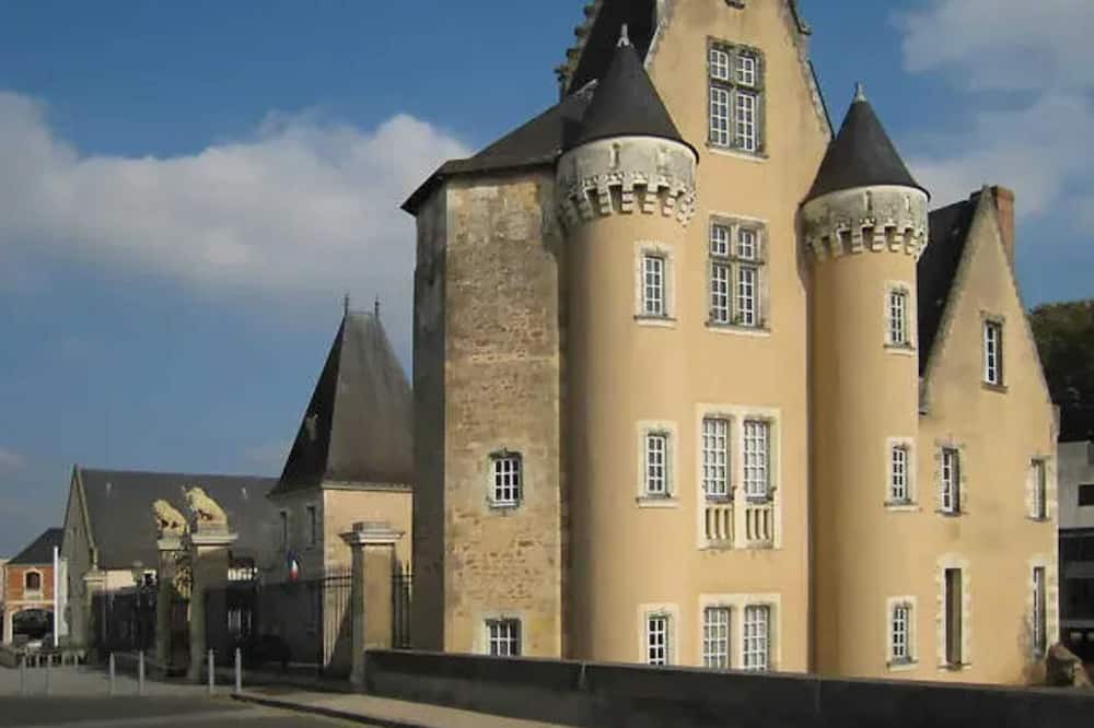 La Fleche House | Homerez - Nice house for 6 ppl. with garden and terrace at La Flèche