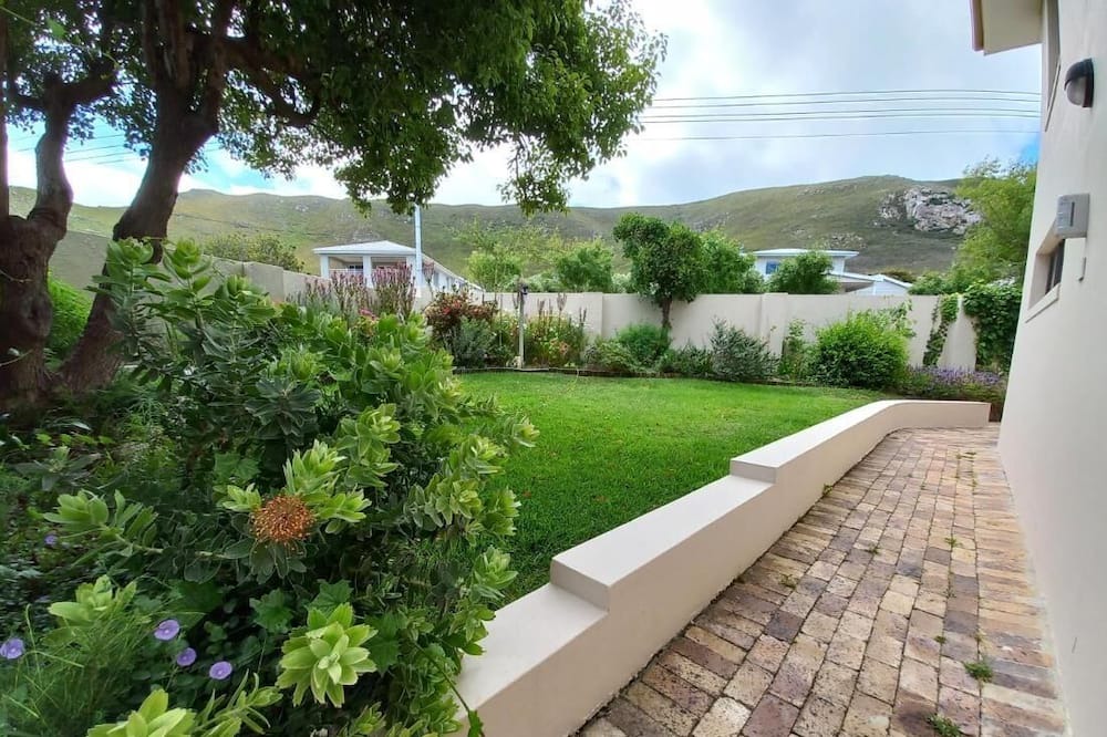Hermanus Apartment | Steenbok House self catering Apartment