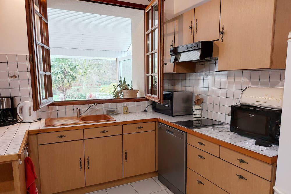 Bouchamps-les-Craon Bed & Breakfast | Guestroom BOUCHAMPS-LES-CRAON, studio flat, 5 persons