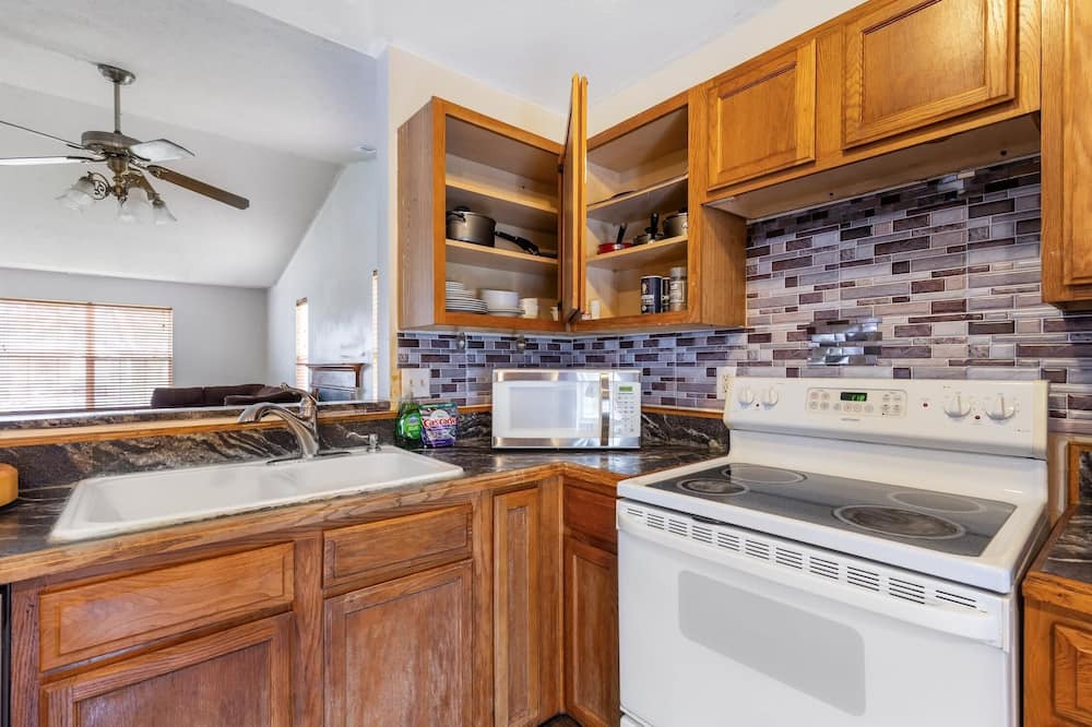 Acton House | Cozy 3BR Indy Home: Pets, Parking, Family-Ready