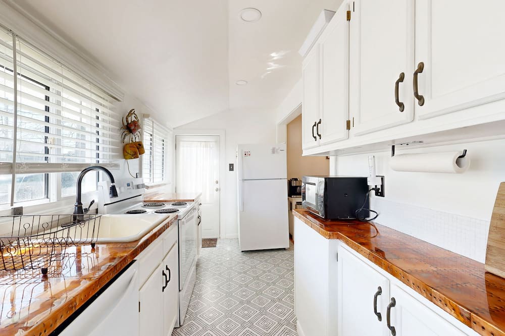 North Beach House | Charmingly restored, dog-friendly retreat with great deck & walkable location