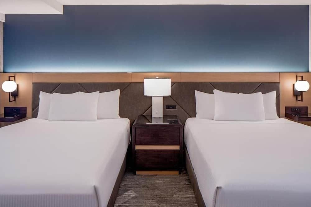 Financial District Apartment | Queen Room Near CenturyLink SAN