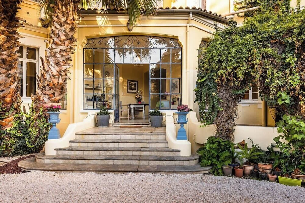Bas-Vernet Apartment | 66C1 - Stay in a château