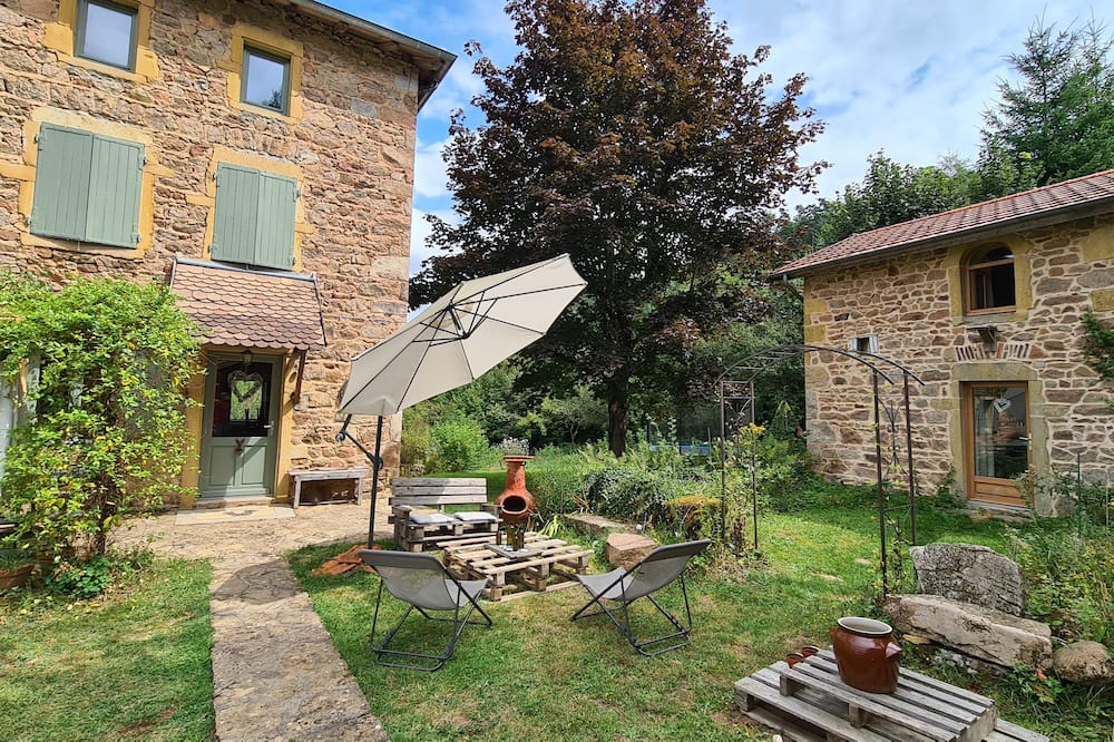 Ecoche House | Family home in green Beaujolais