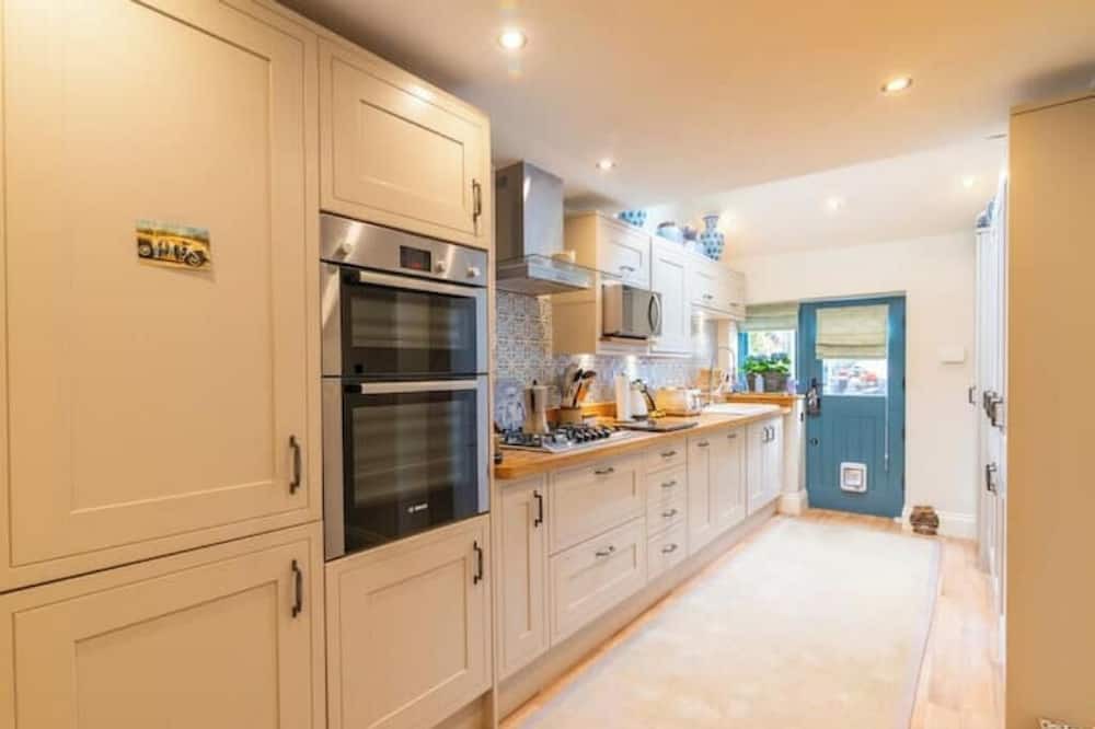 Rastrick House | Beautiful country cottage renovated close to Dales