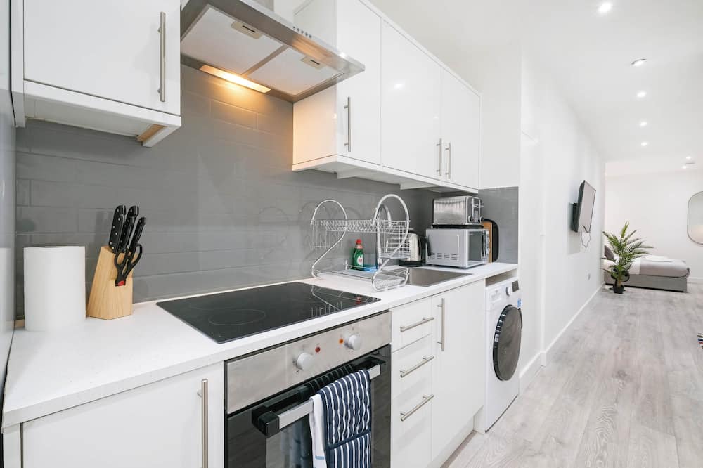 Corby Apartment | Corby City Centre Apt. 04 - Excellent Family Accommodation in Northamptonshire