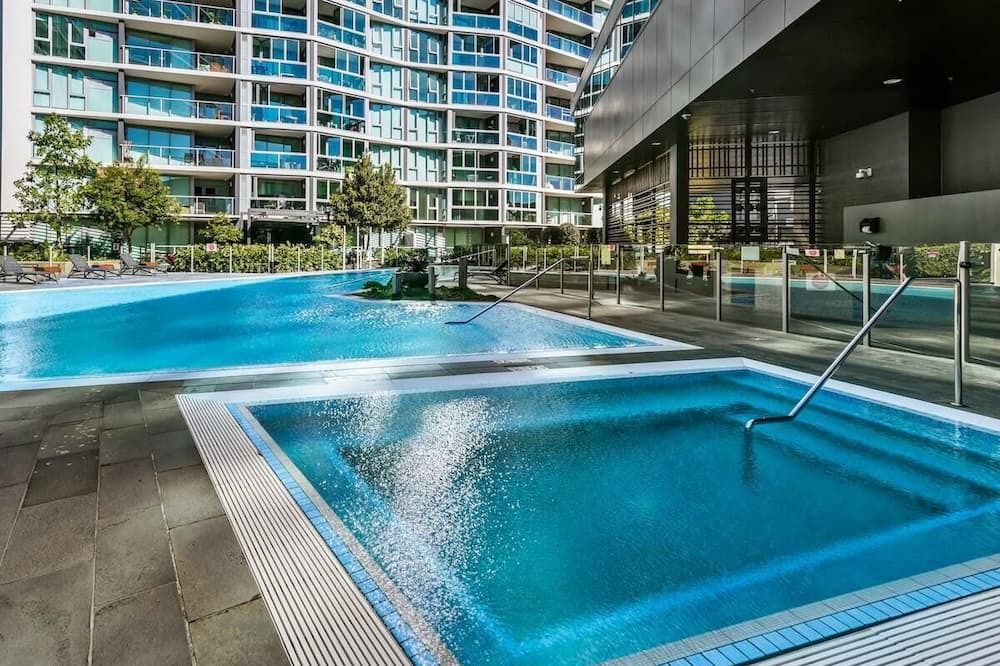 Hamilton Apartment | 1-Bedroom Riverfront Apartment with Pool