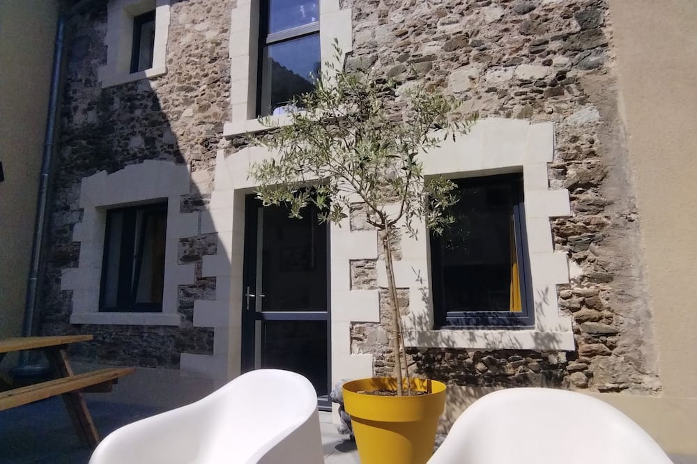 Varades Apartment | La Réserve - Jolie Petite Maison au Coeur de St Florent le Vieil