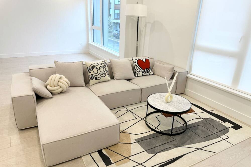 District of North Vancouver House | Cozy Family-Sized Modern Townhouse Over 2000 SqFt with 4 Bedrooms near Deep Cove