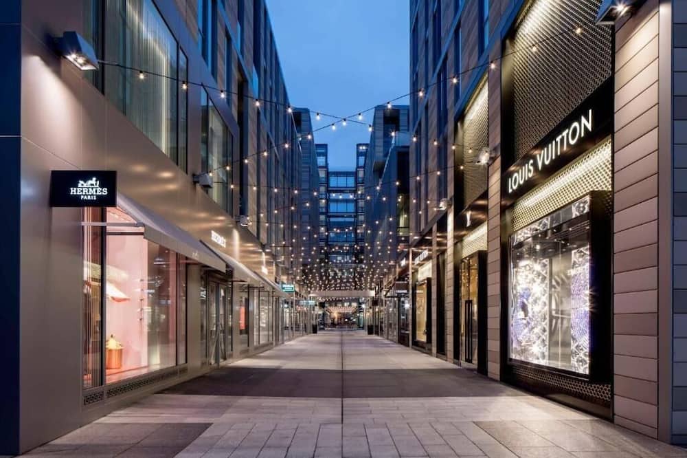 Chinatown Apartment | King Room Near Metro Center station WDC