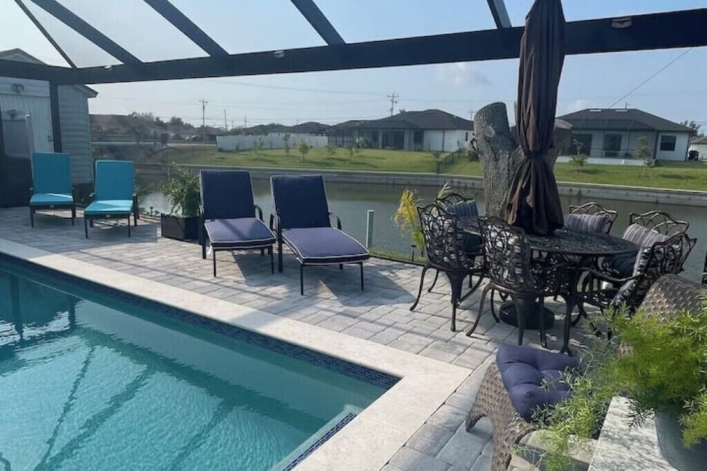 Mariner Cabin | Atardecer en la Piscina