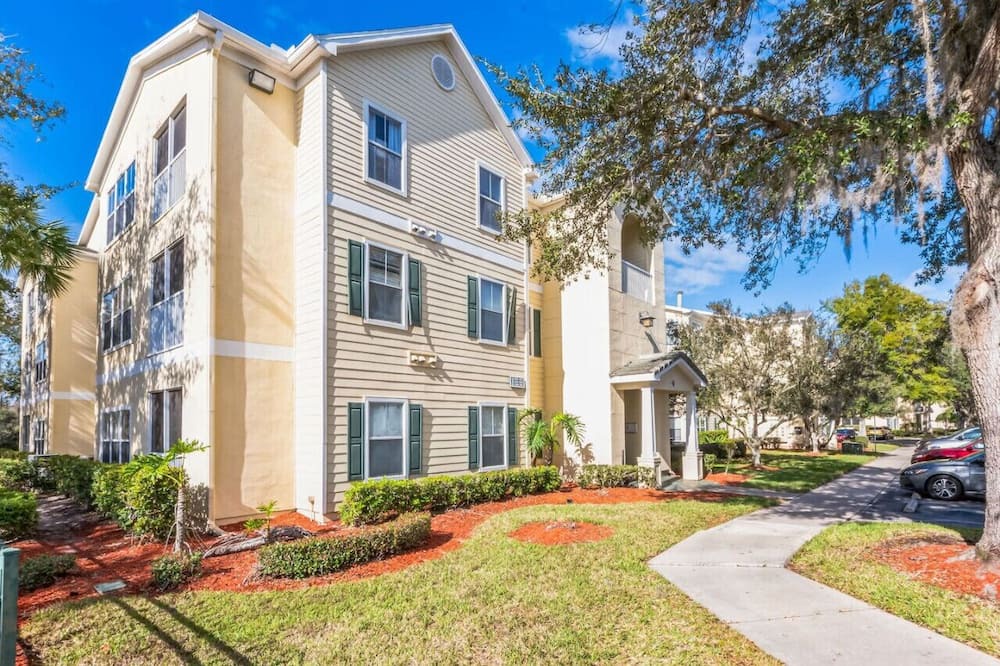 New Tampa Apartment | Paradise Palms-Cali King Beds-EV ChargersAvailable