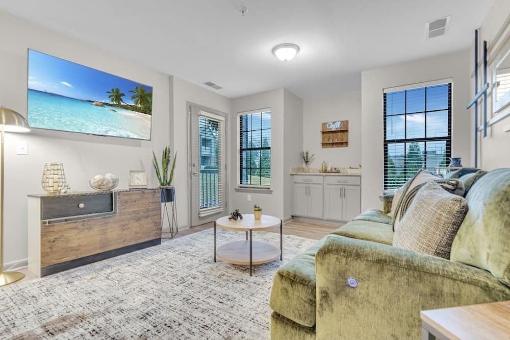 Sherwood Park Apartment | Modern 1 br/58’ tv/ fast wifi and