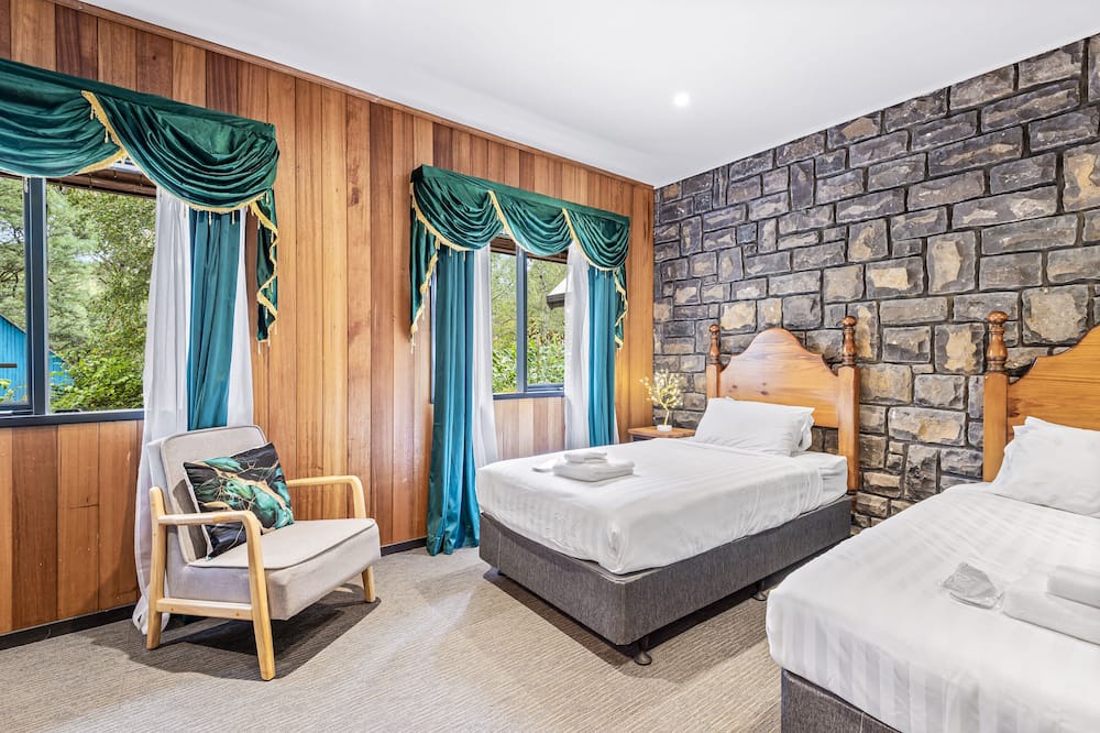 Emerald Apartment | Little Acorn