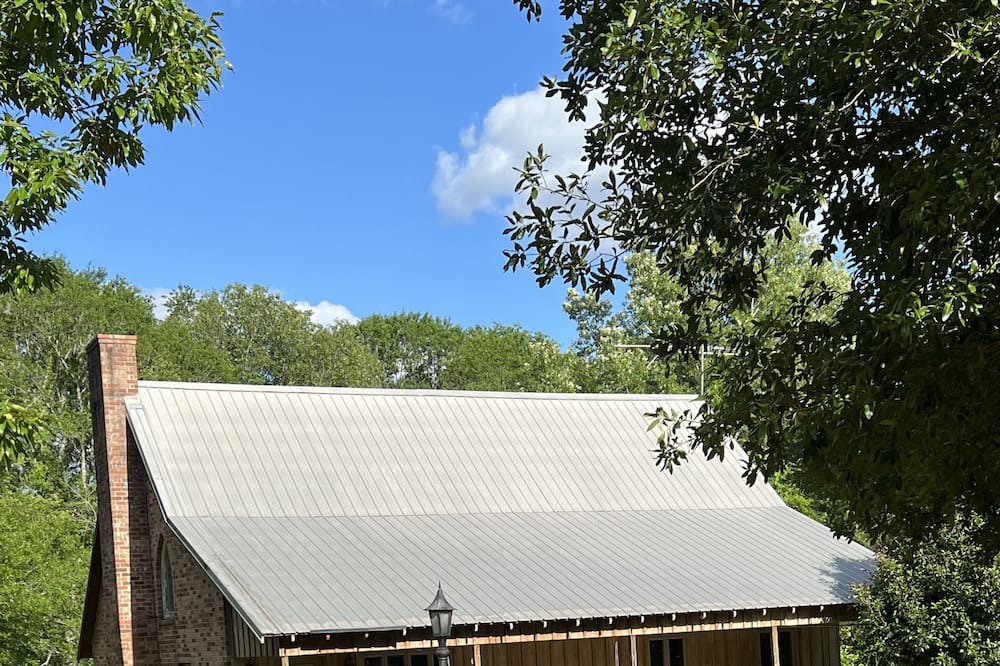 Ruth Cabin | Relax and Enjoy this Cozy cabin on 120+ acres along the bogue chitto river.