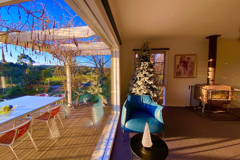 Chirnside Park House | Near Yarra Valley. Four bedrooms with one sunroom surrounded by nature's beauty.