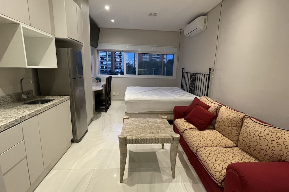 Lapa House | Studio in Lapa with pool and hydromassage