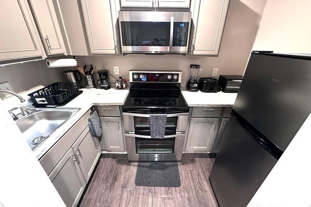 Irving Cottage | Mini casa /Bbq/Jardin Privado/Toyota Music F/Airport DFW/bicicletas