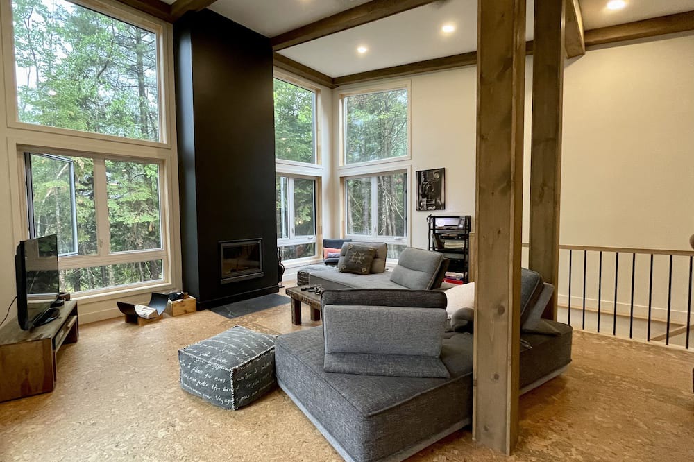 Gore Cottage | Beautiful brand new cottage in Gore, with spa and private access to Lake Baron