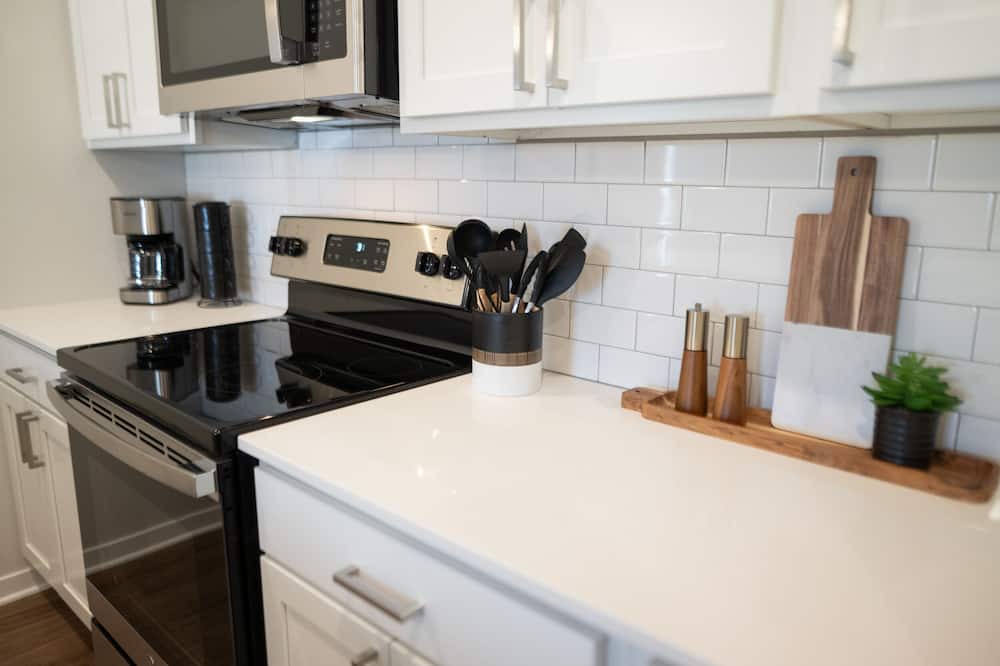 Northview Apartment | King Bed | 1.5 Bath | Apartment | NE Side GR