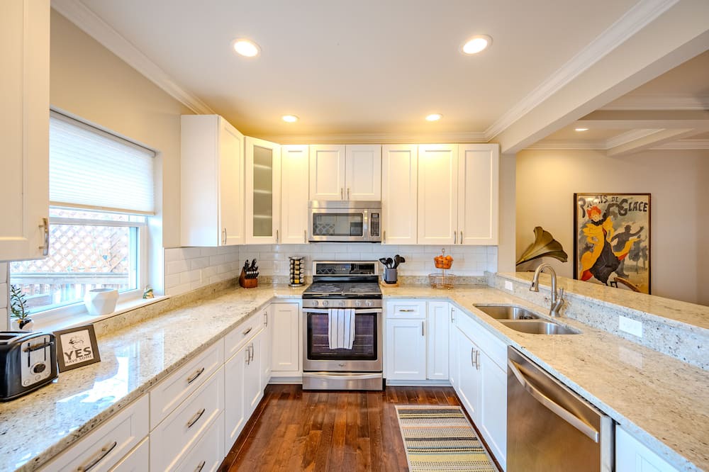 Kingman Park House | D St Digs a Spacious Row Home on Capitol Hill