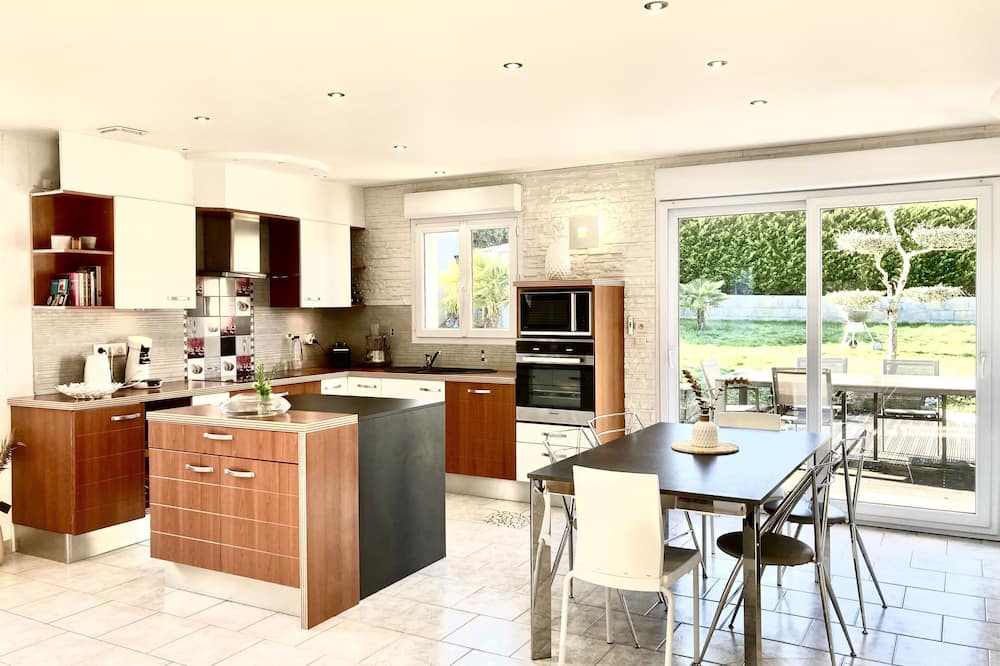 Venansault House | Maison Spacieuse Avec Jardin à 25min des Sables D'olonne