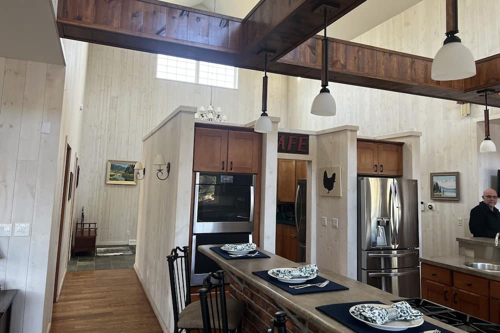 Stevens Point House | Country Estate 5 minutes from Point w/ Pool, Hot Tub, Movie Theater & Game Room!