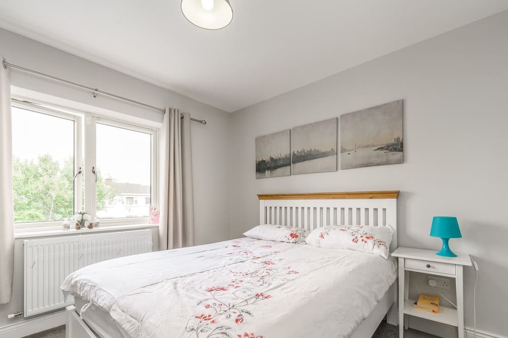 Dublin Apartment | 5-bed Dream Home By Sea & City with free parking