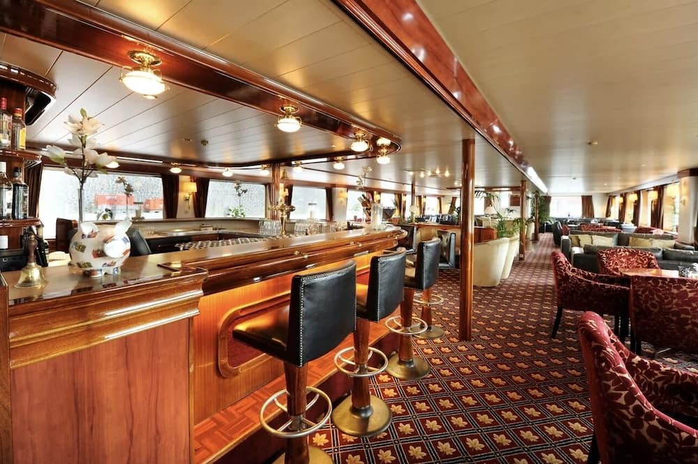 Golzheim Boat Rental | MS REMBRANDT VAN RIJN