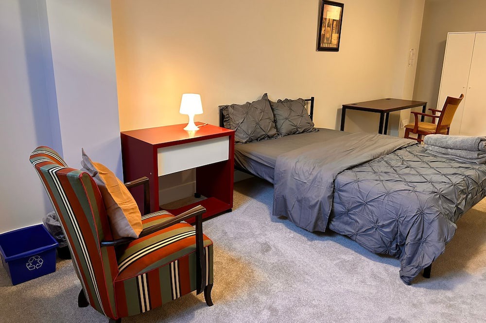 Ottawa Division Apartment | Bright Basement Oasis with Private Bath/Self Check-In & Wifi & Parking in Kanata