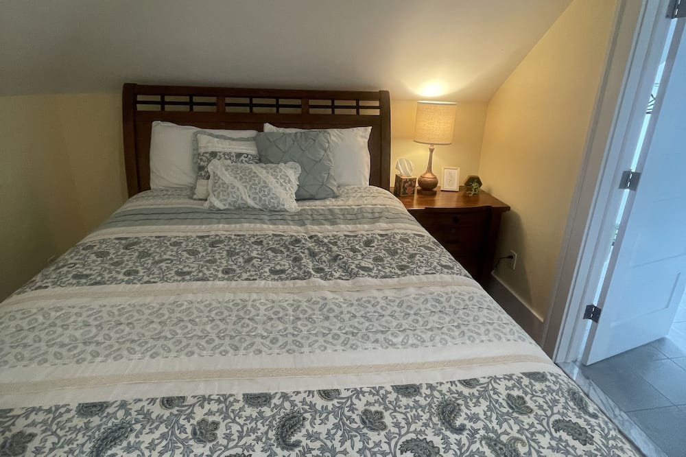 South Kortright Bed & Breakfast | Cozy B&B with WiFi and AC in Terrific South Kortright