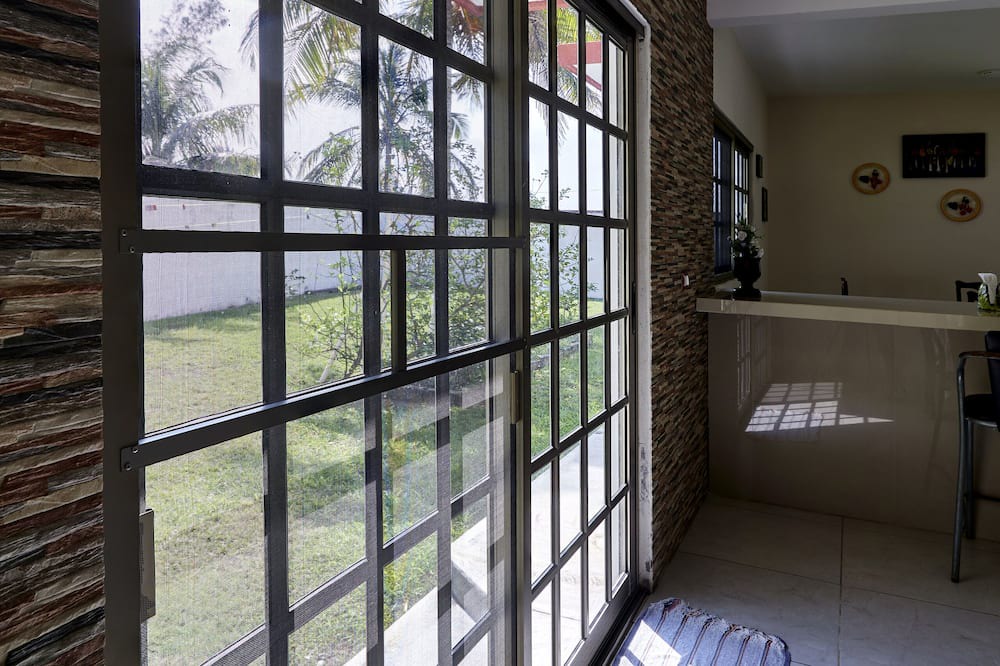 Ursulo Galvan House | Casa MG