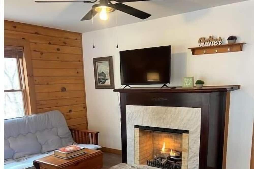Mountain Base Cabin | 10 Min to Snowshoe! Large renovated Cabin with 4 bedrooms, 2 baths & large deck