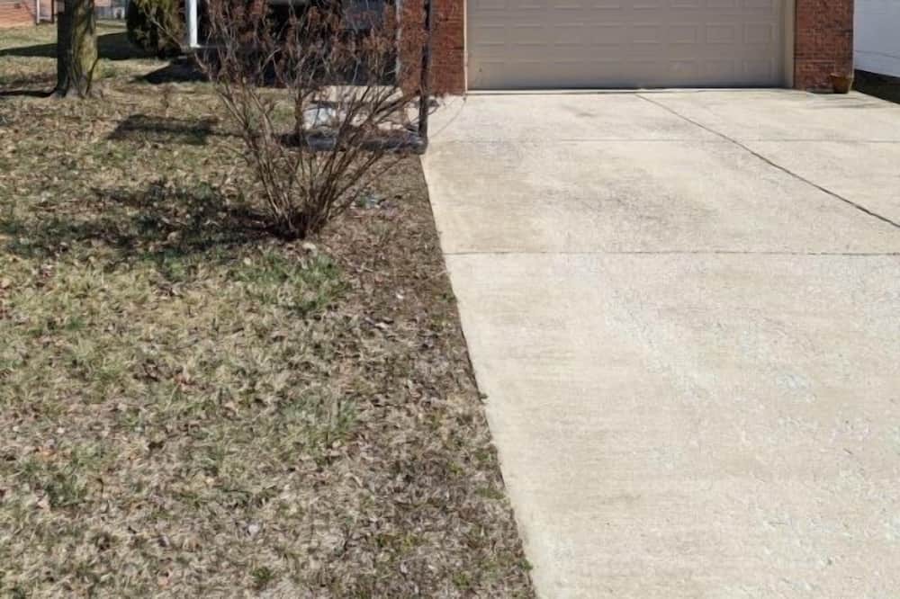Lawrenceburg House | Charming 3-bedroom house in enchanting Lawrenceburg with WiFi, AC