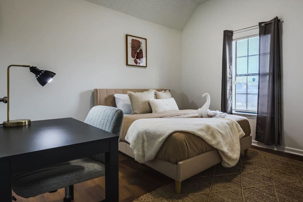 Ellendale House | Bohemian Vibes: Work & Relax Retreat (B)