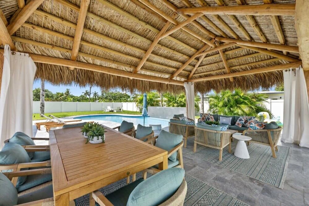 North Corals House | Luxury Heated Pool Tiki Grill 1 Mi to Beach