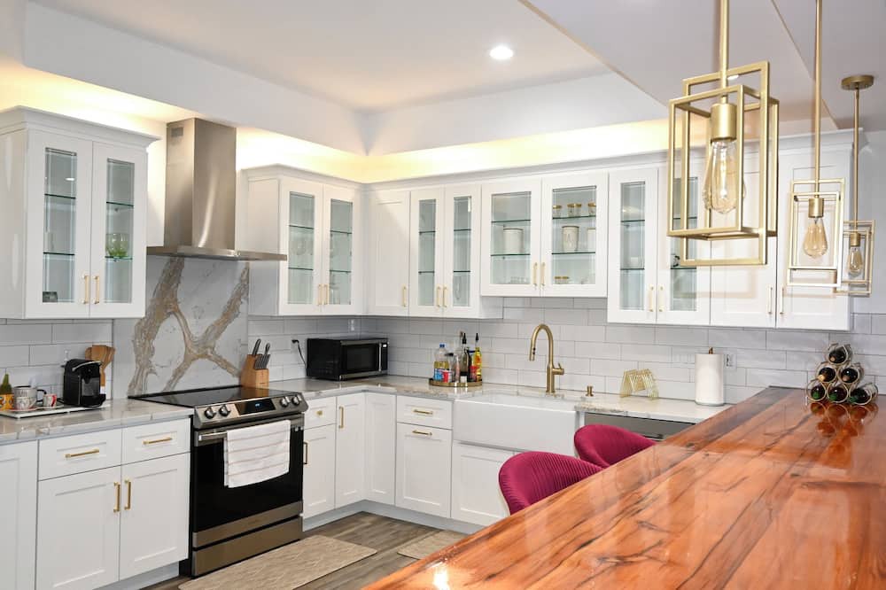 Wolcott House | Modern cozy home, pet friendly