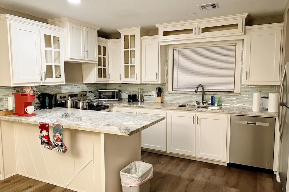 Orange House | Cozy 1-bedroom Central nice Orange with AC, WiFi