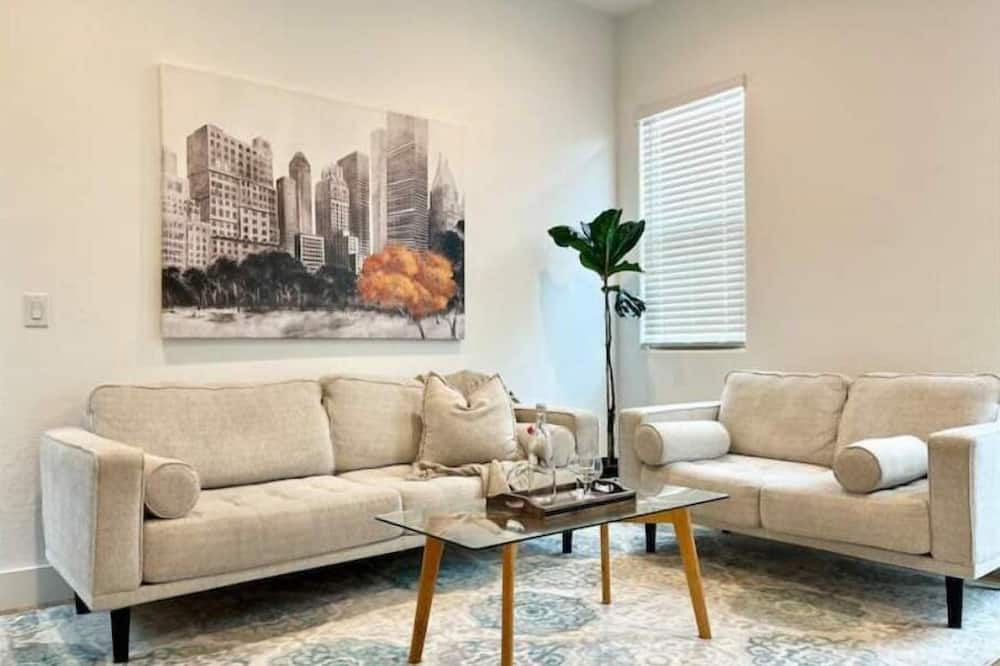 Laveen Village Apartment | Beautiful Casita with Mountain Views. 15 to 20 min from the airport