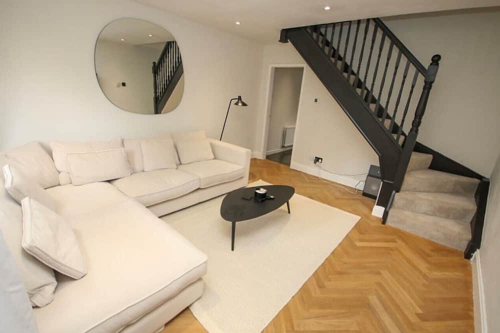 Eccles House | Canal Mews 2 Bedroom