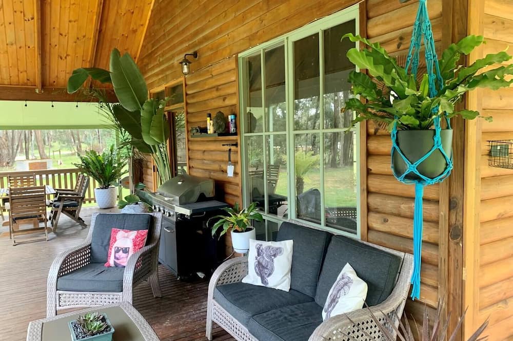 Wheatsheaf House | Kangaroos Hideaway, Bush Retreat