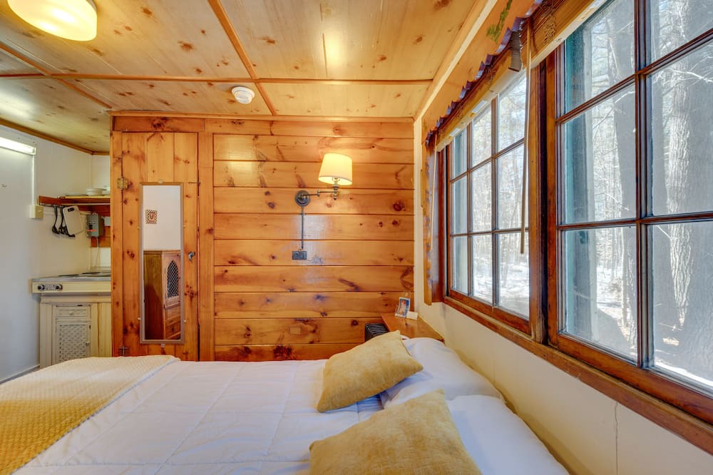Weirs Beach Apartment | Quiet Laconia Studio, Near Mill Falls Marketplace!