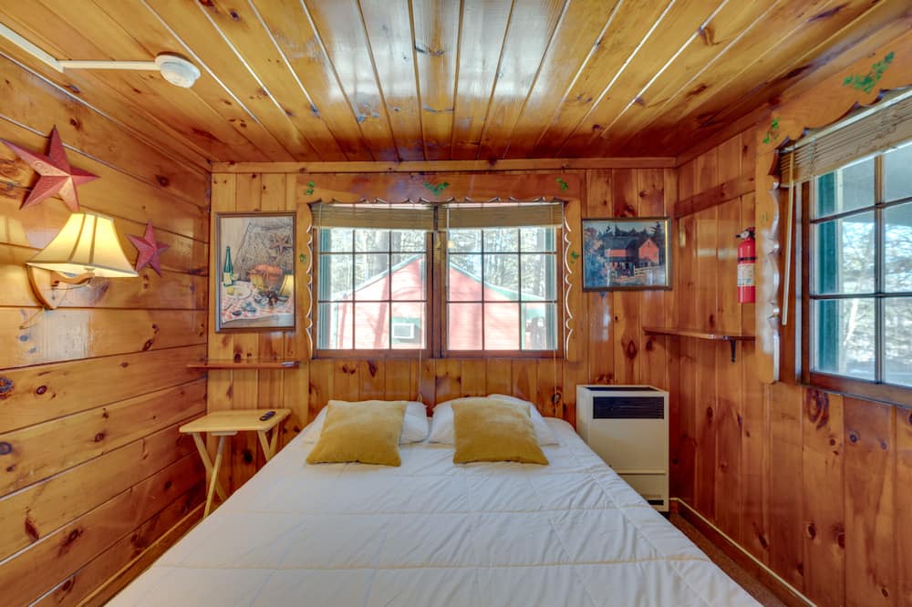 Weirs Beach Apartment | Rustic Laconia Studio Cabin ~ 2 Mi to Weirs Beach!