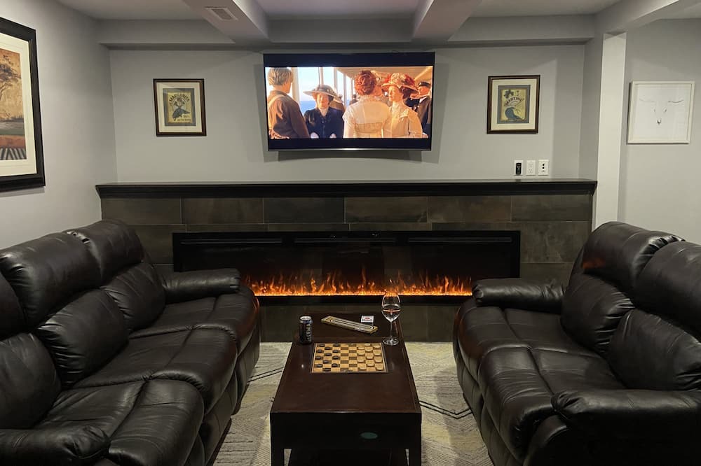 Sundridge House | Downtown Belmont & Main - Lower level