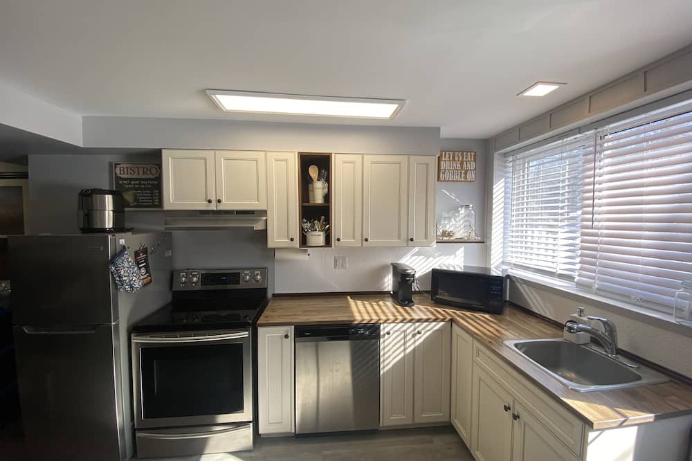 Sundridge House | Downtown Belmont & Main - Lower level