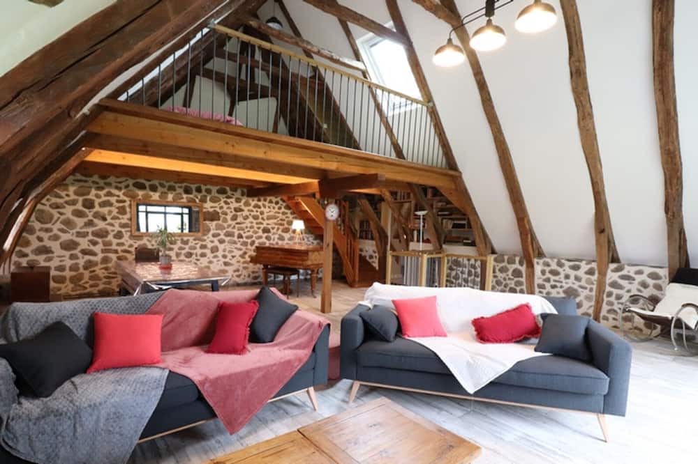 Saint-Martin-Valmeroux Cottage | Gite Saint-Martin-Valmeroux, 3 bedrooms, 8 persons