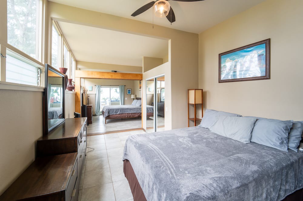 Punaluu House | Oceanfront Hawaii Family Beach House